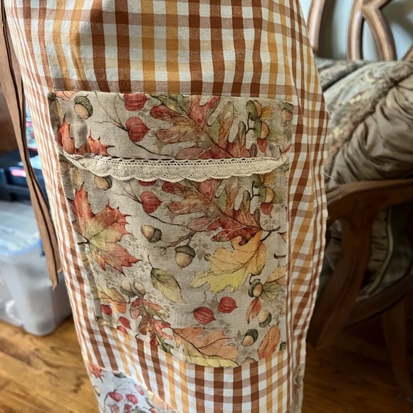 Handcrafted Fall Acorn and Leaf print Apron - Picture 5 of 6